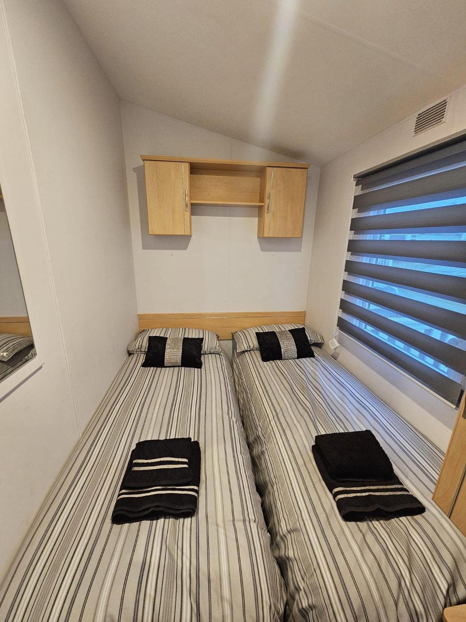 Tattershall Lakes Hot Tub Lodge Breaks Exterior foto